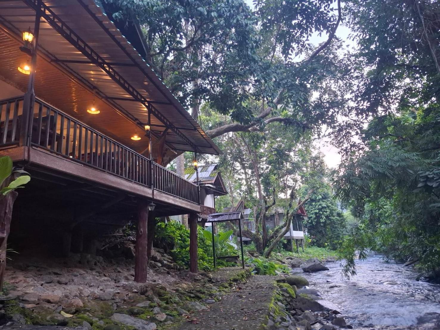 Tree Tops River Huts Khao Sok National Park Exterior foto